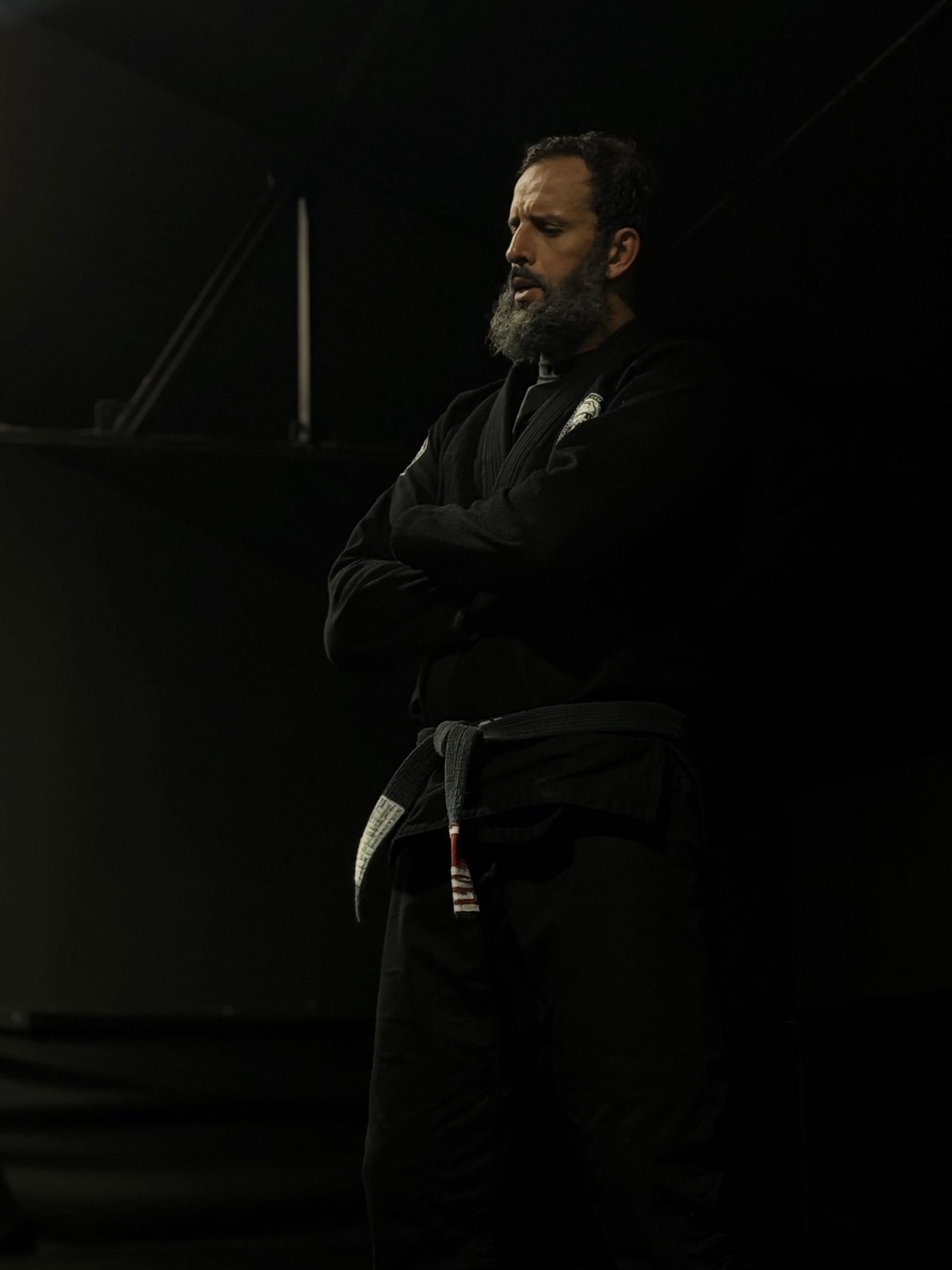 Taleb Hamed, coach principal de jiu-jitsu brésilien chez Invictus, sur le tatami