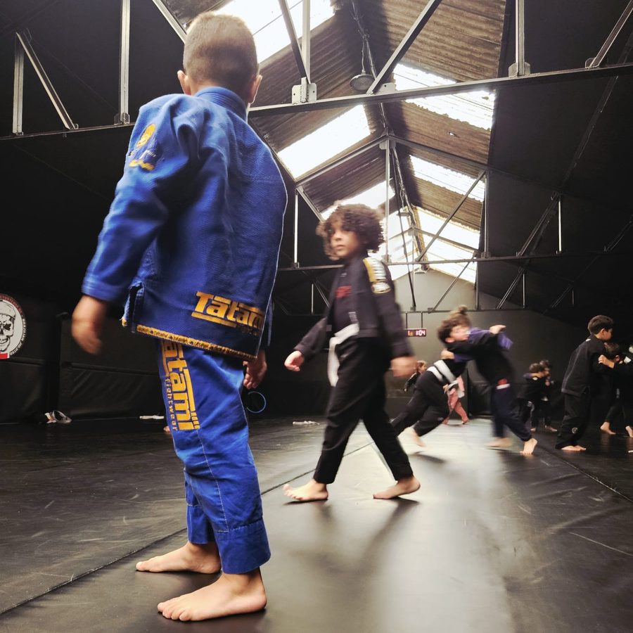 Élèves en mouvement pendant l'entraînement